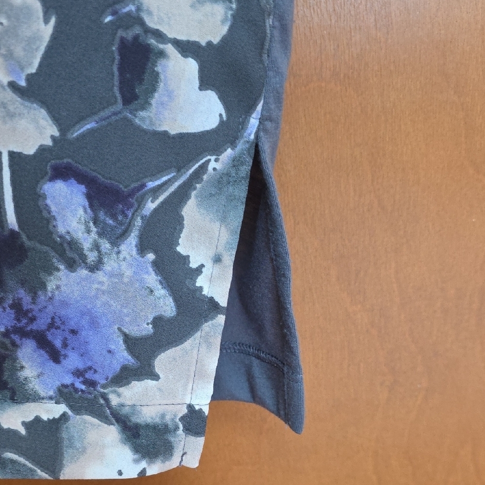 Simply Vera Vera Wang Floral V-Neck Blouse - Black and White - Picture 4 of 8
